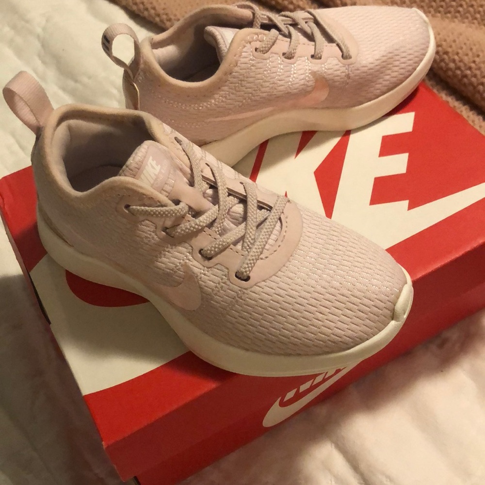 Never been worn Nike  toddler shoes